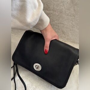 Coach Vintage Leather Turn Lock Crossbody Bag Black 90s